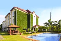 Microtel by Wyndham Batangas Hotels in Tanauan