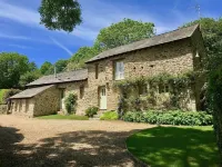 Beautiful Cottage with gorgeous gardens log burner, EV charger and Pet-friendly
