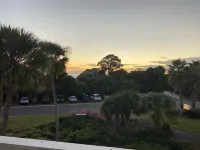 Sunset Villa Across the Street from Beach & Walk to Pool / Golf