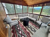 New listing! Modern ski retreat 2min to skiing! Dog friendly! 4bed3bath hottub Hotels in Angel Fire