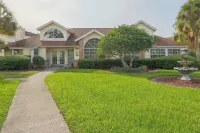 "Potter's Castle New, 3 BR, Pool, Sleeps 8, Near Dis, LOW Rates!