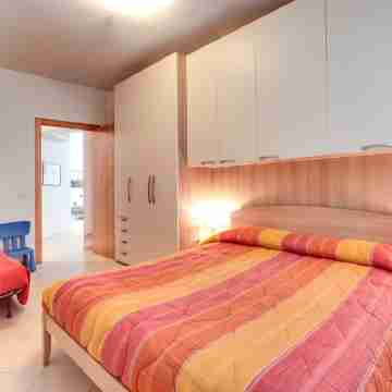 Beautiful new apartment, Air conditioning, Wi-fi free, Canal view. Rooms