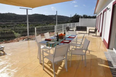 Villa 5 ch, 6 s. b., air conditioning, heated swimming pool, garden, fitness, bird watching. Отели в г. Силвиш