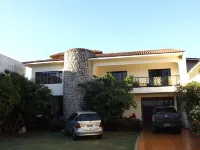 House is right in the heart of the city, close to the Catarats mall Hotels in Alto Sao Francisco