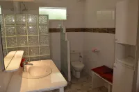 BUNGALOW WITH POOL: LE BOUGAINVILLIER