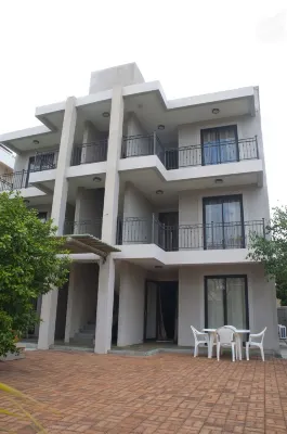 2 bedroom apartment with pool Hotels in 