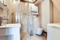 Studio de Charme Dans un Ancien Hôtel Particulier Napoléon III Hotel a Parigi