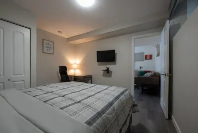 Entire Basement Suite - Lovely & Close to Stores
