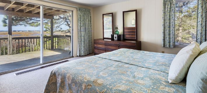 Sunset Views - Cape Cod Bay. Hotels in Eastham