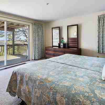 Sunset Views - Cape Cod Bay. Rooms