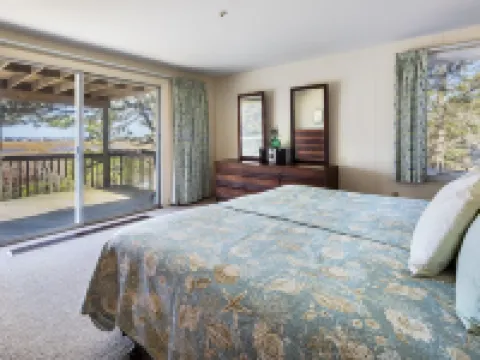 Sunset Views - Cape Cod Bay. 伊斯特姆酒店