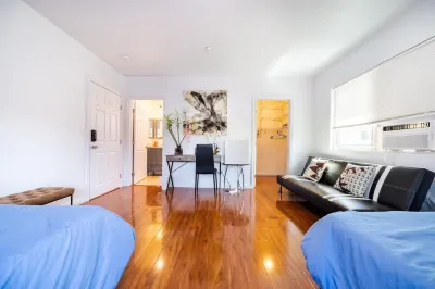 7 Bedrooms *May House* Gated Close to Chinatown