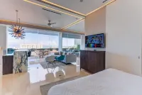 Pier 57 Penthouse 703 - Great Ocean Views & Location, Rooftop Infinity Pool