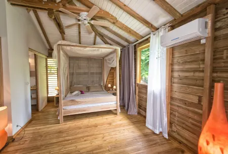 KAZ A DINE Gites de Camago, PRIVATE SWIMMING POOL, 2 min from the beach, cistern