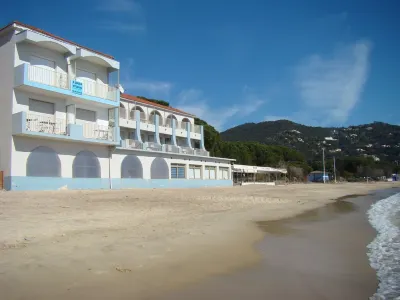 Waterfront studio on CAVALIERE beach Hotels near Cap Nègre Beach