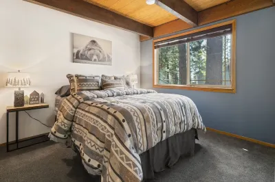 A TASTE OF TAHOE- 3Bd/2Ba Hotels near UC Davis Tahoe Environmental Research Center