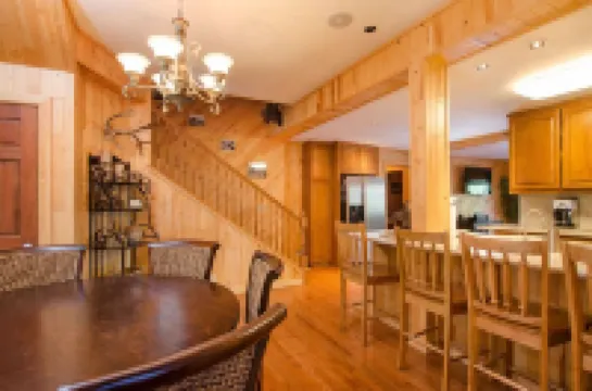 Fabulous Cabin Block away from<br>Private Beach