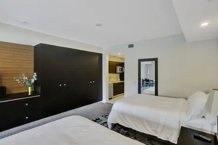 BEAUTIFUL CONDO IN DOWNTOWN DORAL! Отели рядом с достопримечательностью «Macy's  (Miami International)»