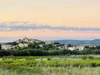 Pause by the pond Hotel a Bages
