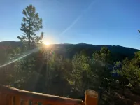 Mountain Sunrise Cabin with breathe taking views.