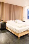 Sensational cabin with hot tub, sauna, fire place, 85" TV and magical views