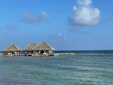 Luxury Beachfront Apartment – Perfect for Families!