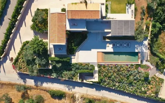 Luxury Villa with Sunset Pool, Tennis & Beach Volley – Ideal for Large Families!