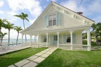 Harbourside house with private pool - amazing sea views! Hotels in 