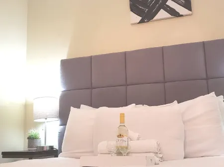 The Flat at Philmont Avenue APT at Eden Park Inn Отели рядом с достопримечательностью «lululemon»