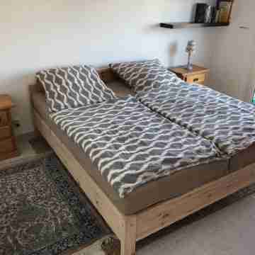 Modern, quietly located vacation apartment with sea view + close to the beach, fully air-conditioned Rooms