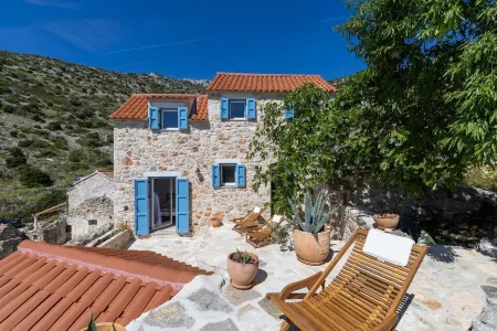 A cozy villa in a peacefull village of Zaraće w/pool