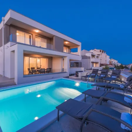 Apartments with Pool Villa Zora