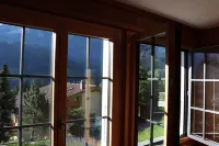 Renovated, quiet 3-room apartment with wonderful views of the mountains