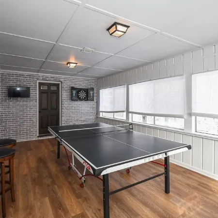 Game room, W/D, Full kitchen, Fire pit, Dog friendly, BBQ, steps to Deep Creek