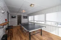 Game room, W/D, Full kitchen, Fire pit, Dog friendly, BBQ, steps to Deep Creek