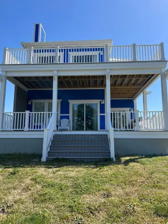 Relax and unwind at The Castaway minutes from the beach