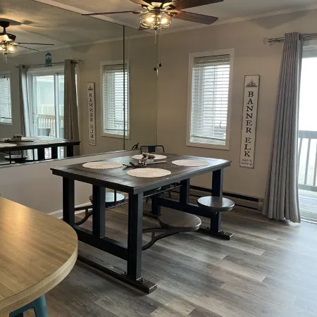 Always In Season Ski In/OutCozy getaway just steps away from Omas Meadow