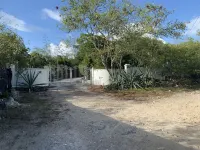 Cheerful 3 bedroom Villa close to Grace Bay and Chalk Sound Hotels near Providenciales International Airport