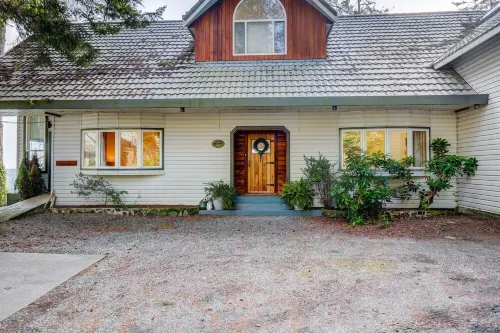 Orca Point Beachfront Suite: Enjoy Your Private Beach Seconds Outside Your Door!