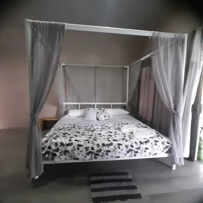 Tarzan Jungle Home - Pool, Waterslide, AC, Fast Wifi!