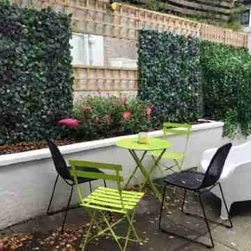 Town Centre Home Away from Home..... Hotel Exterior