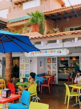 Spacious Private Villa with Pool Backing to Golf Course Beach Only Minutes Away Отели рядом с достопримечательностью «Rockaway Bay»