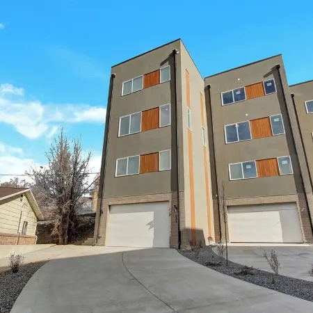 3 en-Suite Bedrooms + Office + Movie Lounge