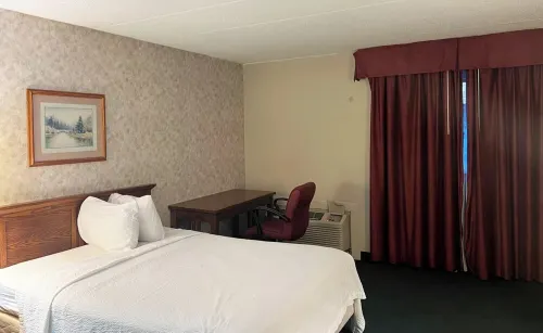 Blue Way Inn and Suites Lacrosse - 1 King Bed Non Smoking