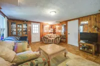 Bethesda Apartment + Yard ~ 9 Mi to D.C