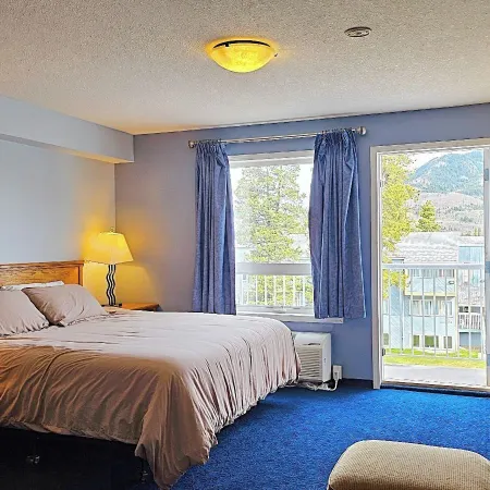 Misty Mountain Inn & Suites
