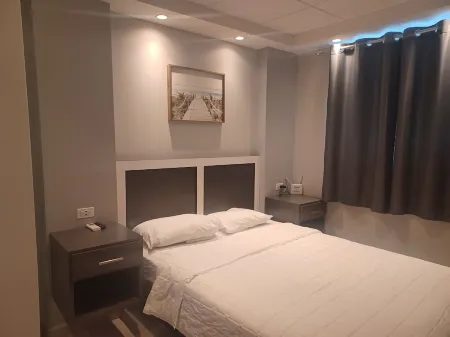 SUITE 101 - 4 PEOPLE (ADA COMPLIANT)