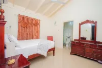 King Bed, Fully A/C, Pool, BBQ, Near Beaches, Free Washer/Dryer - Video Tour Hotels in Greenwich Park