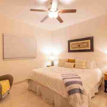 Family Friendly Las Olas Oceanfront Remodeled 2Br Steps to Surf, Sand & Dining! Rooms