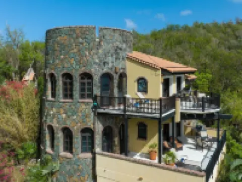 Peter Bay Gatehouse Hotels in Central